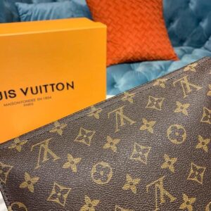 Louis Vuitton Toiletry Pouch On Chain Monogram Canvas For Women, Wallet 9.8in/25cm LV M81412