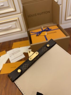 Louis Vuitton Pochette Trunk Verticale Monogram Reverse With Monogram Canvas For Women, Women’s Chain Wallet 6.9in/18cm LV M67873